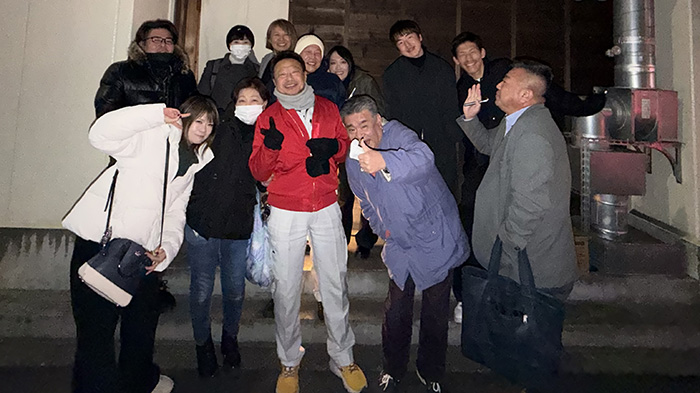 亀有の「鳥さみ」さんにて、社員12名貸切で新年会を行いました。